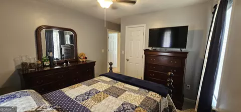 Bedroom - 157 Scarlett Ohara Dr, Ailey, GA 30410 photo 3 of 10