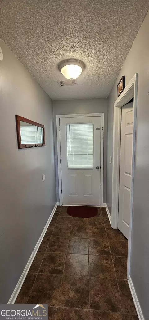 Entry Way - 157 Scarlett Ohara Dr, Ailey, GA 30410 photo 2 of 5