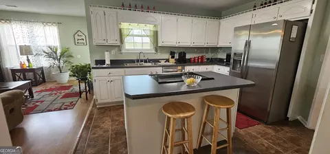 Kitchen - 157 Scarlett Ohara Dr, Ailey, GA 30410 photo 1 of 6