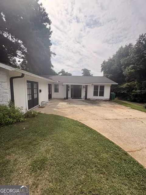 1148 Mannbrook Dr, Stone Mountain, GA 30083