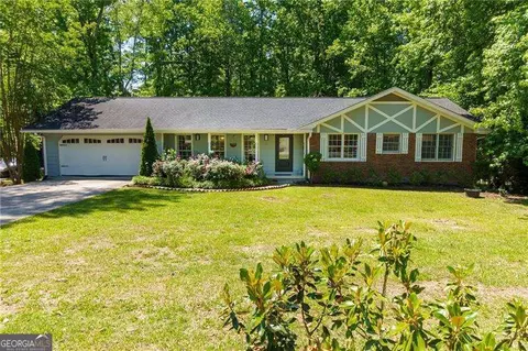 5637 Pinedale Cir, Buford, GA 30518