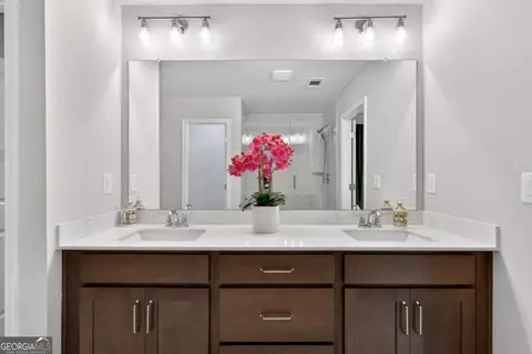 Bath - 3915 Cavalier Way, Duluth, GA 30097 photo 2 of 4