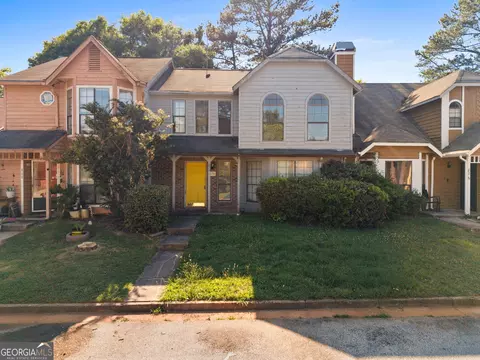 878 Heritage Oaks Dr, Stone Mountain, GA 30088