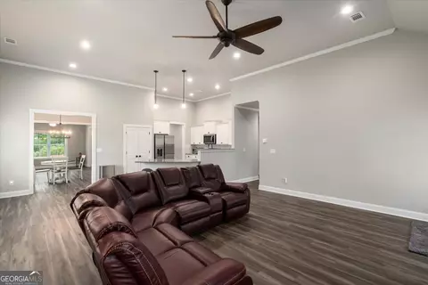 Living - 2094 Pleasant Valley Rd, Monroe, GA 30655 photo 1 of 2