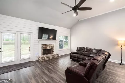 Living - 2094 Pleasant Valley Rd, Monroe, GA 30655 photo 2 of 2