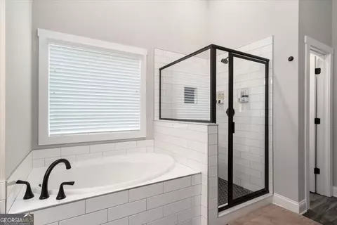 Bath - 2094 Pleasant Valley Rd, Monroe, GA 30655 photo 3 of 4