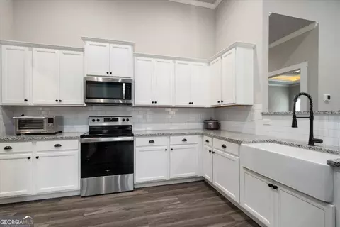 Kitchen - 2094 Pleasant Valley Rd, Monroe, GA 30655 photo 2 of 4