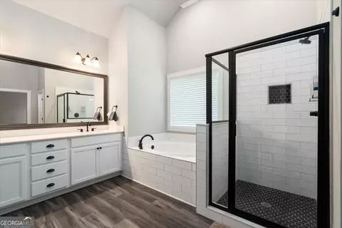 Bath - 2094 Pleasant Valley Rd, Monroe, GA 30655 photo 2 of 4