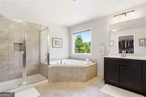 Bath - 246 Eagle Rock Dr, Acworth, GA 30101 photo 4 of 8