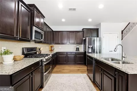 Kitchen - 246 Eagle Rock Dr, Acworth, GA 30101 photo 2 of 4