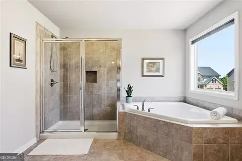 Bath - 246 Eagle Rock Dr, Acworth, GA 30101 photo 3 of 8