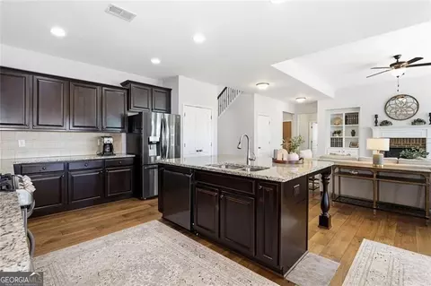 Kitchen - 246 Eagle Rock Dr, Acworth, GA 30101 photo 3 of 4