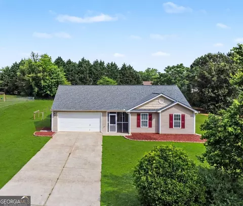 1246 Clearwater Dr, Winder, GA 30680