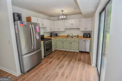 Kitchen - 2075 Highway 36 E, Milner, GA 30257 photo 1 of 2