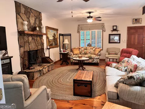 Living - 275 River Hill Rd, Cornelia, GA 30531 photo 3 of 5