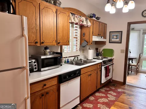 Kitchen - 275 River Hill Rd, Cornelia, GA 30531 photo 2 of 2