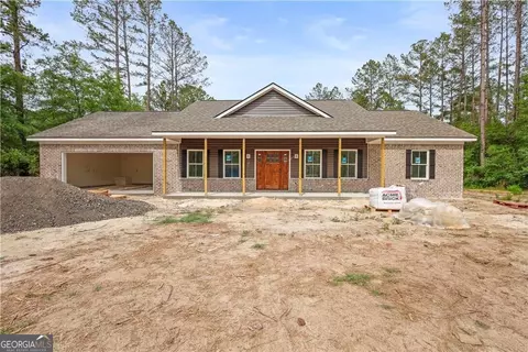 112 Dixie Dr, Springfield, GA 31329
