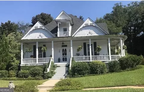 509 E 7th St, West Point, GA 31833