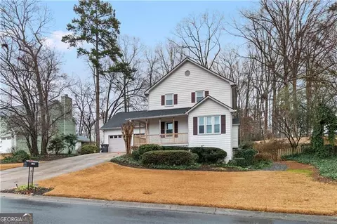 2160 Deer Oaks Trl, Lawrenceville, GA 30044