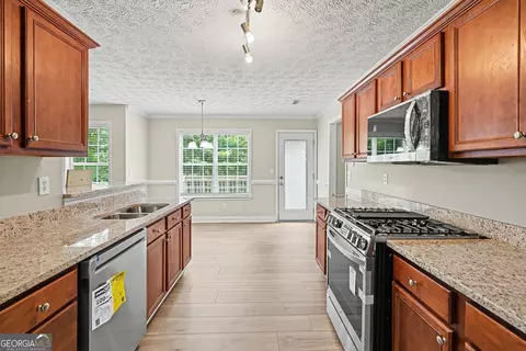 Kitchen - 90 Overlook Trl, Hampton, GA 30228 photo 2 of 2