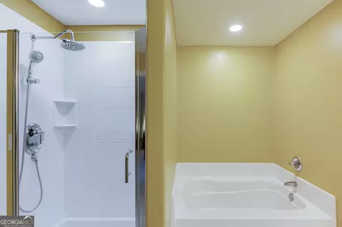 Bath - 810 Brandon Dr, Winder, GA 30680 photo 4 of 4