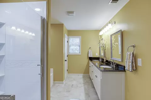 Bath - 810 Brandon Dr, Winder, GA 30680 photo 2 of 4