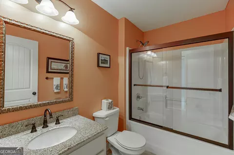 Bath - 810 Brandon Dr, Winder, GA 30680 photo 1 of 4