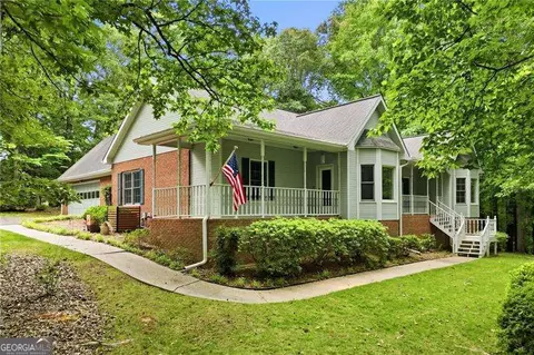 35 Elmtree Dr, Sharpsburg, GA 30277