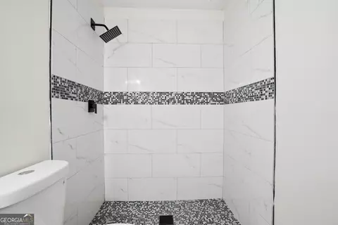 Bath - 6839 Silver Maple Dr, Rex, GA 30273 photo 6 of 6