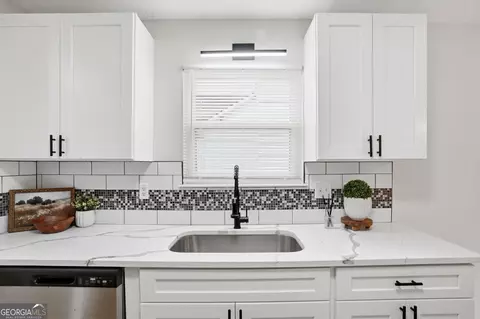 Kitchen - 6839 Silver Maple Dr, Rex, GA 30273 photo 5 of 5