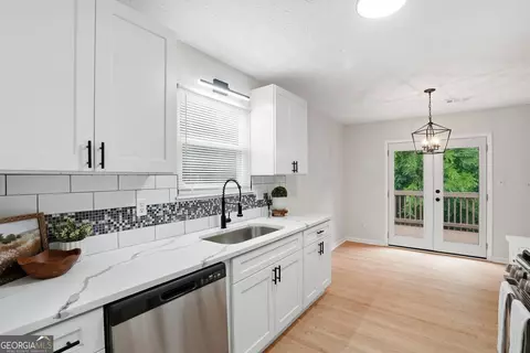 Kitchen - 6839 Silver Maple Dr, Rex, GA 30273 photo 4 of 5