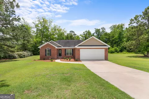 176 Sandalwood Cir, Statesboro, GA 30458