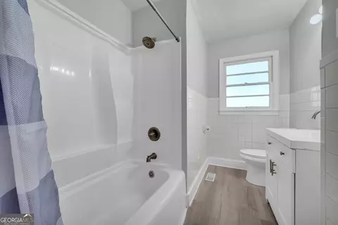 Bath - 23 Irene St, Toccoa, GA 30577 photo 1 of 2