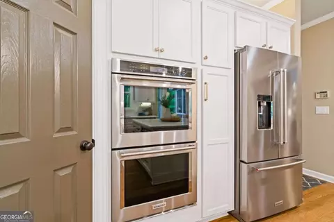 Kitchen - 236 Rivergate Dr, Suwanee, GA 30024 photo 7 of 8