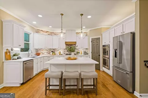 Kitchen - 236 Rivergate Dr, Suwanee, GA 30024 photo 3 of 8
