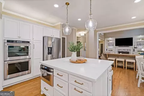 Kitchen - 236 Rivergate Dr, Suwanee, GA 30024 photo 8 of 8