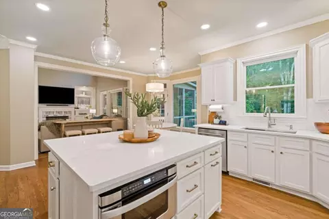 Kitchen - 236 Rivergate Dr, Suwanee, GA 30024 photo 5 of 8