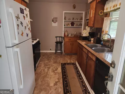 Entry Way - 366 E Pine Lake Dr, West Point, GA 31833 photo 1 of 2