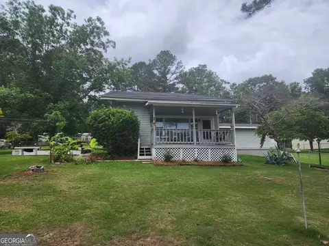 Exterior - 366 E Pine Lake Dr, West Point, GA 31833 photo 5 of 10