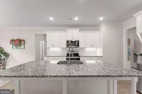 Kitchen - 111 Dunagan Ct, Winder, GA 30680 photo 2 of 2
