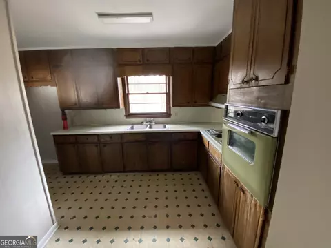 Kitchen - 1409 Laboon Rd, Monroe, GA 30655 photo 1 of 3