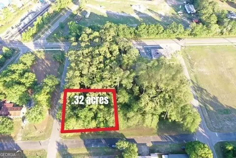 2 Park St, Homeland, GA 31537
