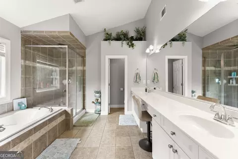 Bath - 1233 White Columns Dr, Monroe, GA 30656 photo 1 of 3