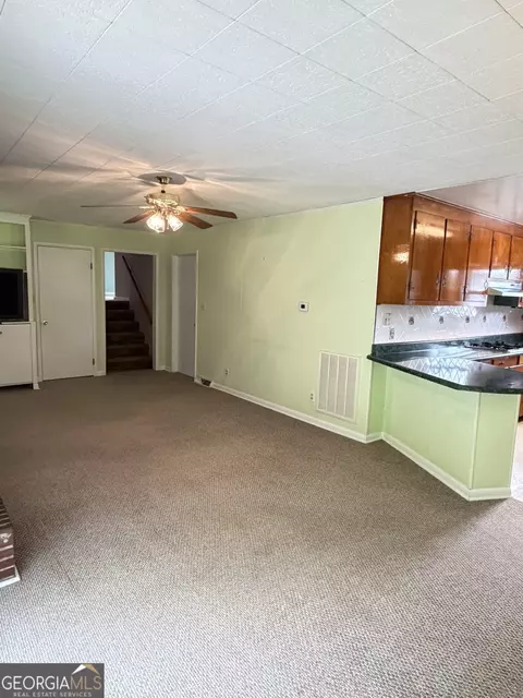 Living - 52 Lyons Dr NW, Rome, GA 30165 photo 2 of 5