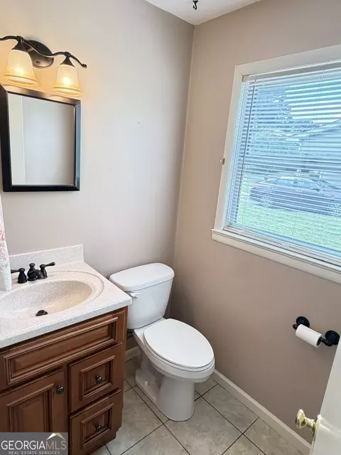 Bath - 52 Lyons Dr NW, Rome, GA 30165 photo 1 of 3