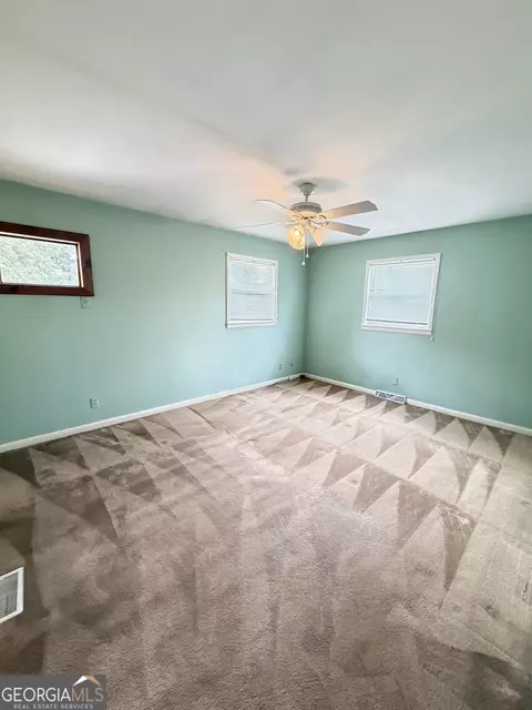 Bedroom - 52 Lyons Dr NW, Rome, GA 30165 photo 2 of 4