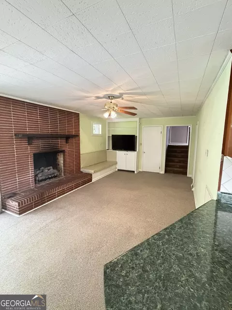 Living - 52 Lyons Dr NW, Rome, GA 30165 photo 3 of 5