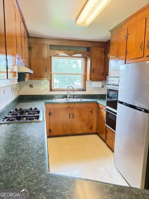 Kitchen - 52 Lyons Dr NW, Rome, GA 30165 photo 1 of 2