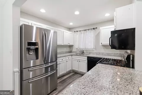 Kitchen - 606 Berkeley Woods Dr, Duluth, GA 30096 photo 1 of 2