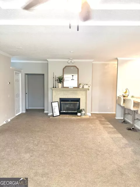 Living - 101 Orchard Rd, Perry, GA 31069 photo 2 of 3